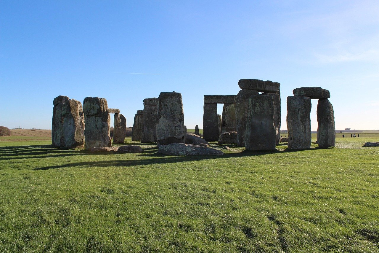 Stonehenge under a clear blue sky symbolising long-term settlement in the UK under the 10-year route.